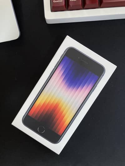 Apple iPhone Se 3rd generation box pack