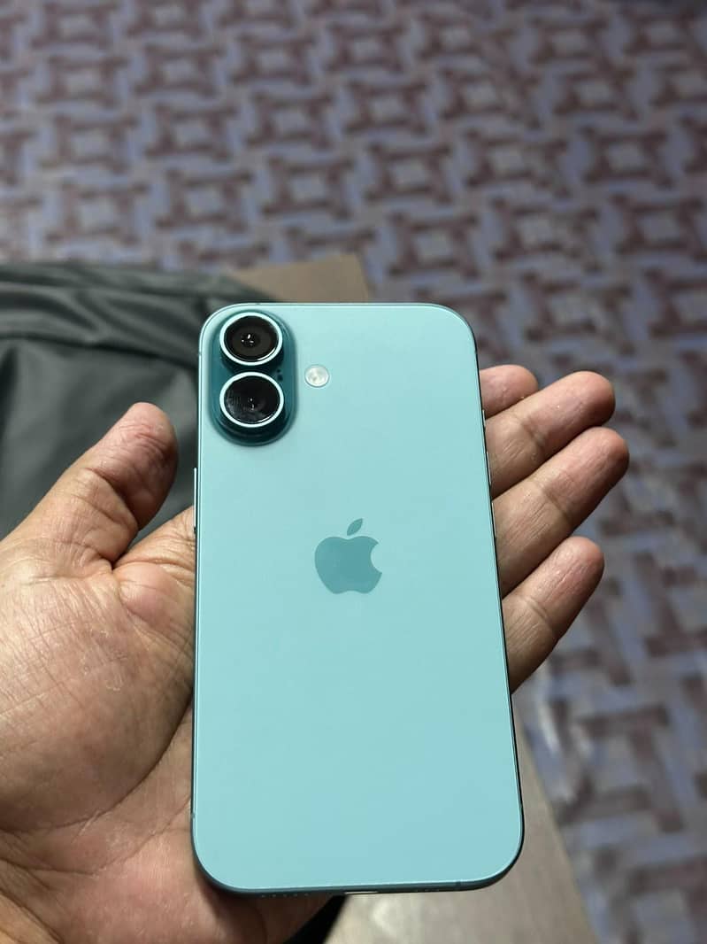 Apple iPhone 16 0