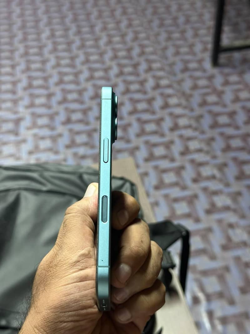 Apple iPhone 16 1