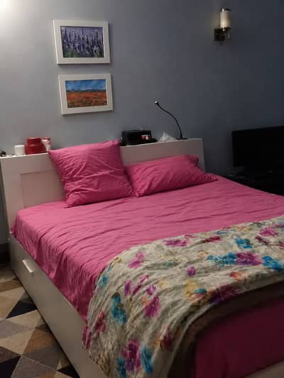 Modern White Queen Size Bed with Storage Drawers - Excellent Condition