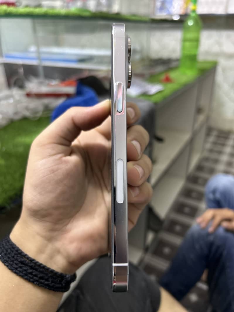 Apple iPhone 14 Pro Max 2