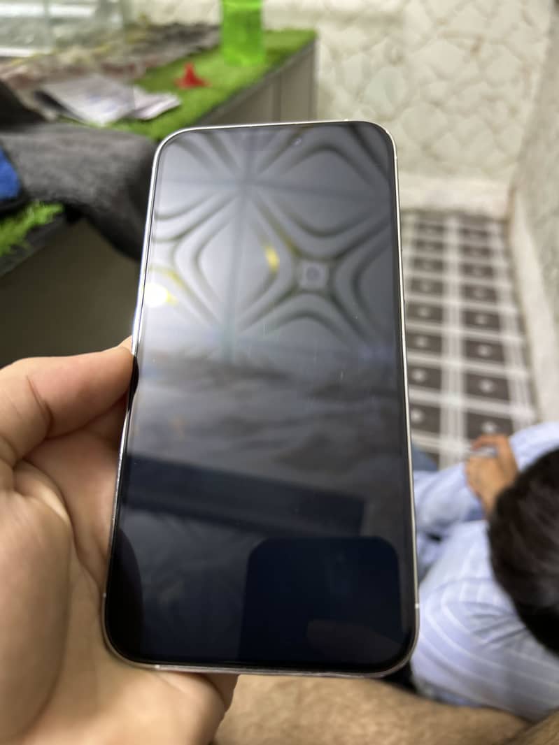 Apple iPhone 14 Pro Max 4