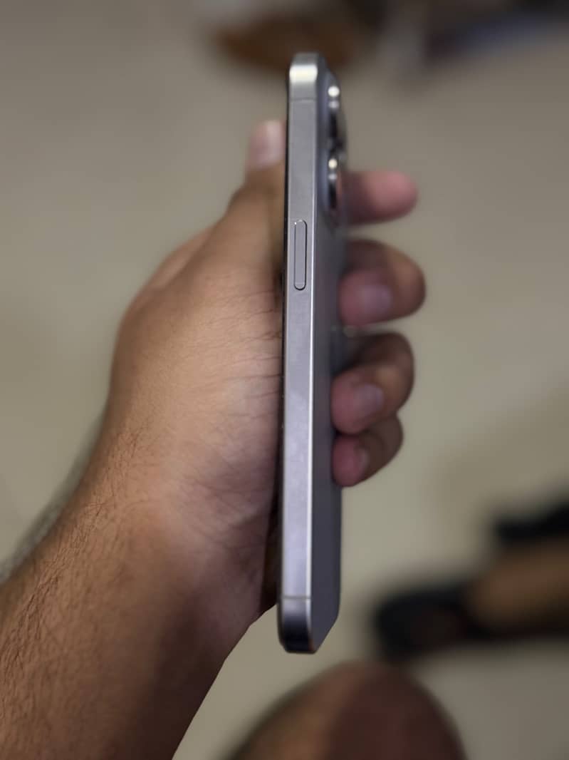 Apple iPhone 15 Pro Max 0