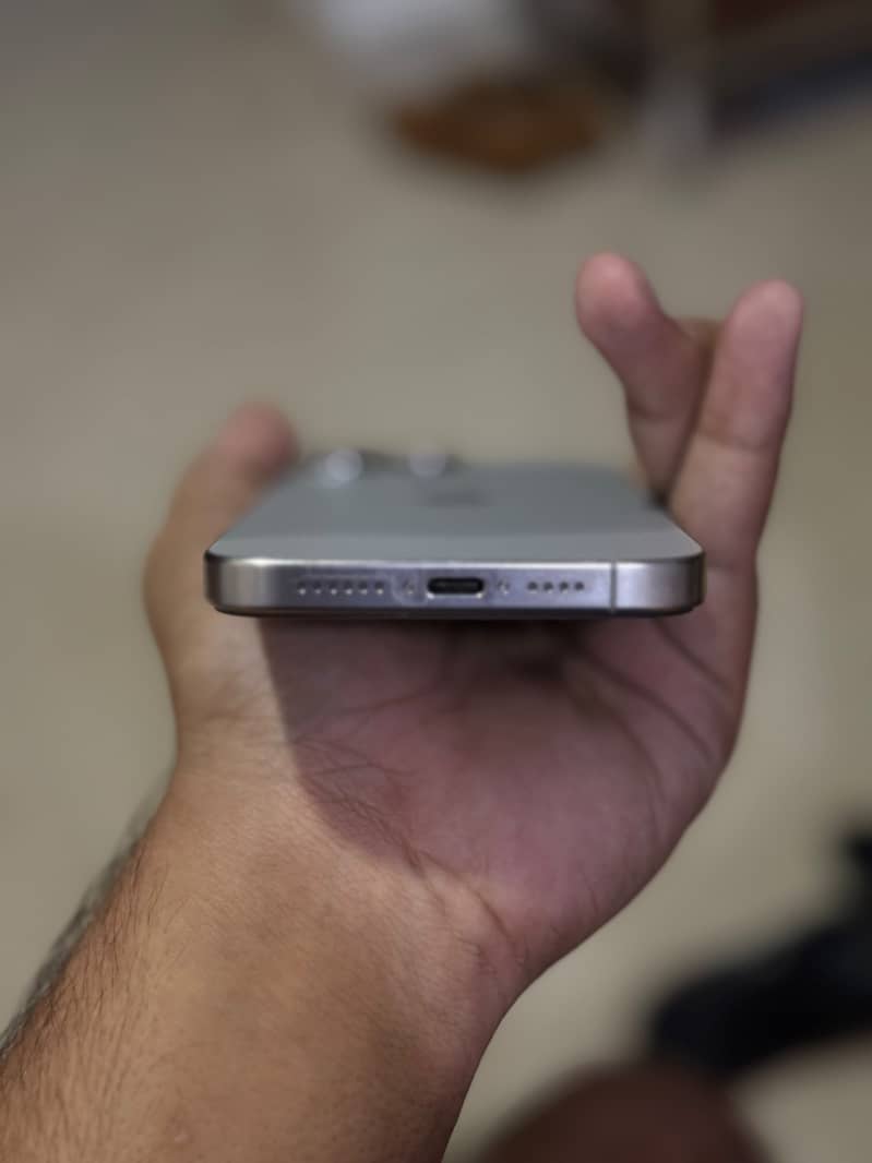 Apple iPhone 15 Pro Max 2