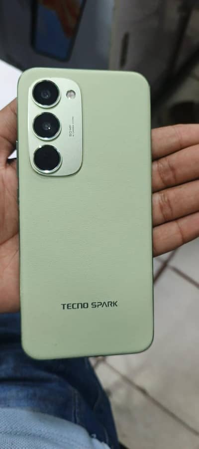 Tecno spark 40 pro plus