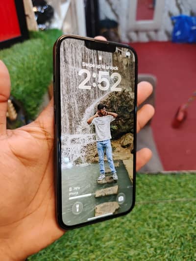 Apple iPhone 13