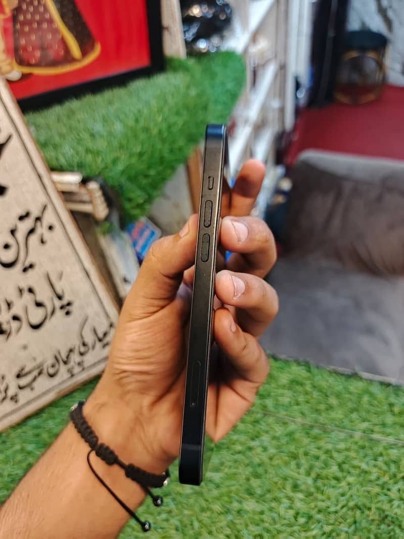 Apple iPhone 13 2