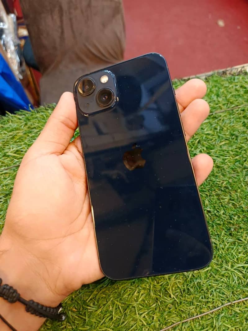 Apple iPhone 13 4