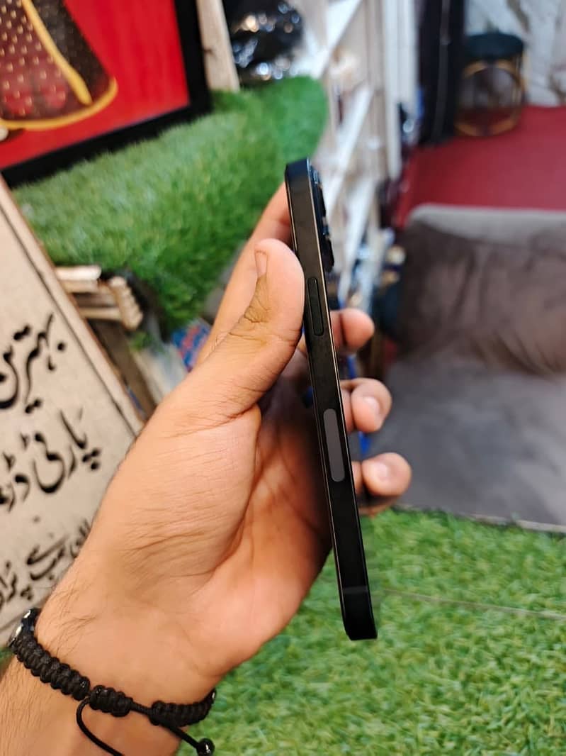Apple iPhone 13 5