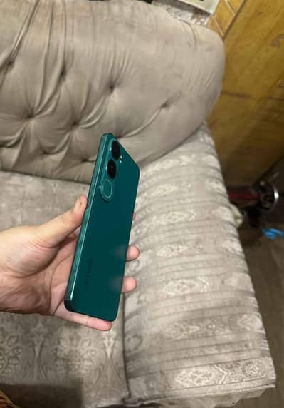 Vivo Y200 8/128 with box and orignl charger 80wat