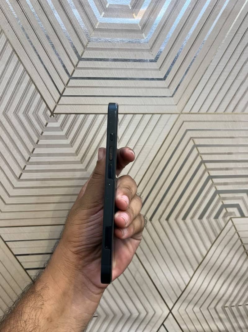 Apple iPhone 13 4