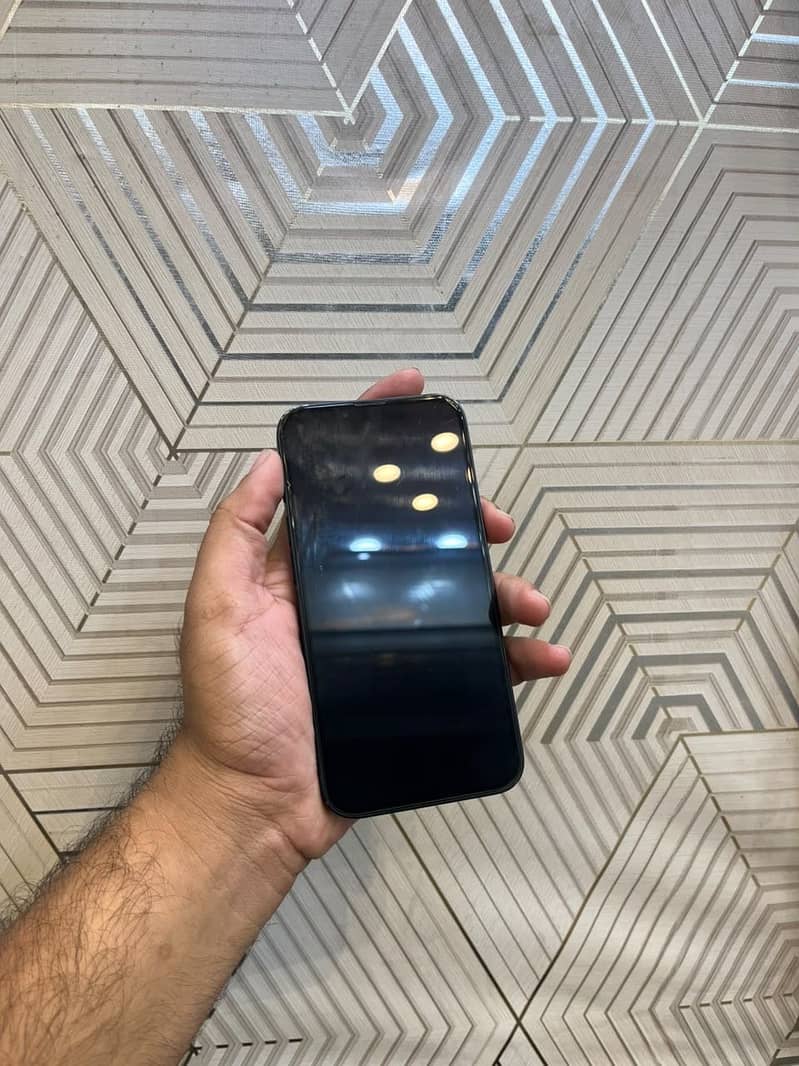 Apple iPhone 13 8