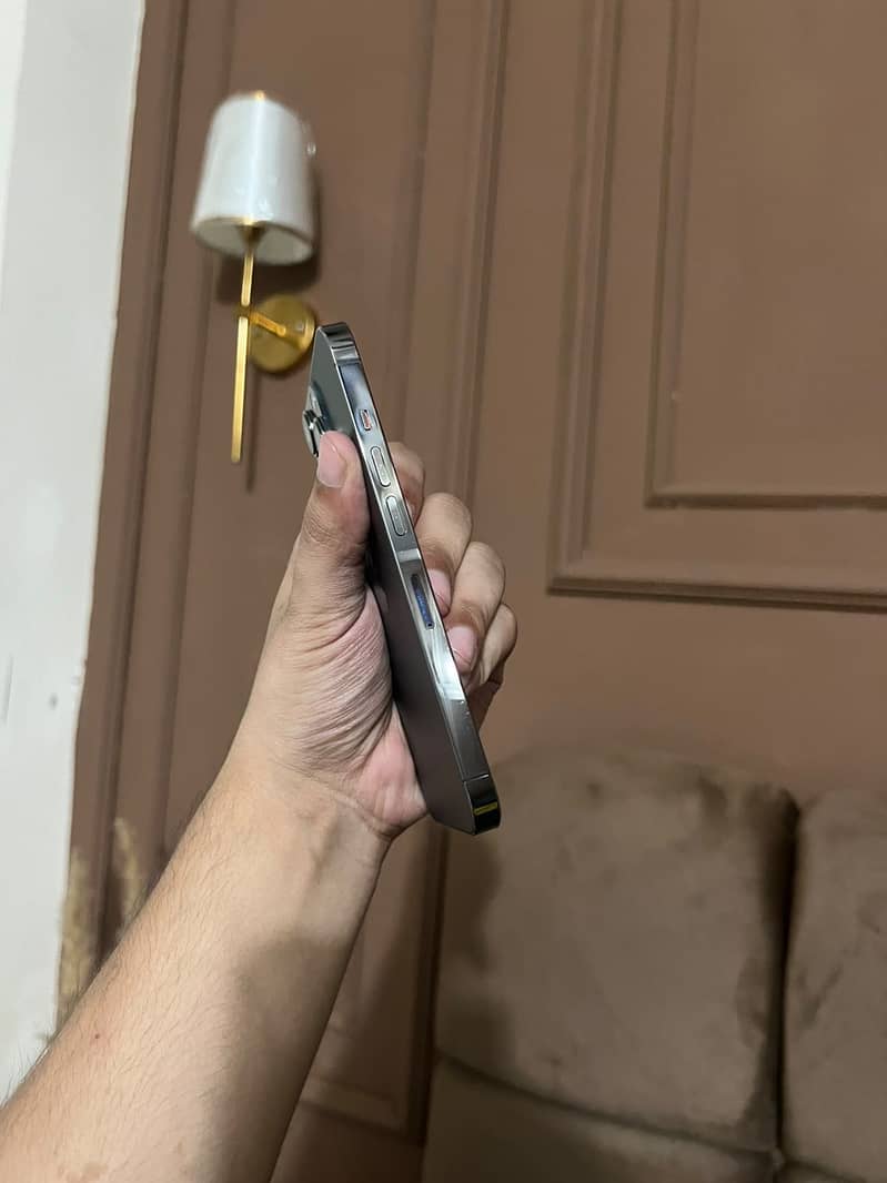 Apple iPhone 13 Pro JV 1