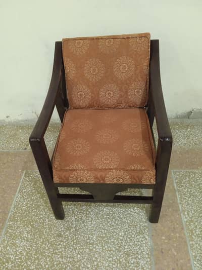 4 seater wooden sofa set with cushions -solid wood framegood condition