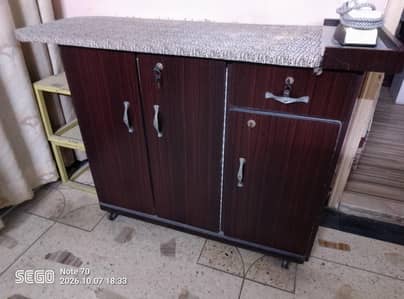 Iron stand in good condition for sale