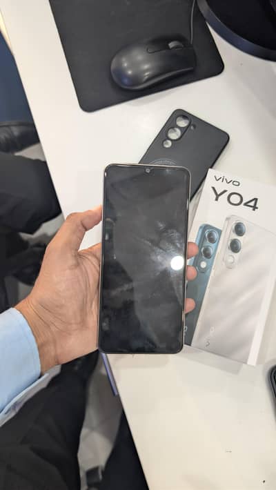 Vivo Y04 box charger 6/128 6 month wrantty