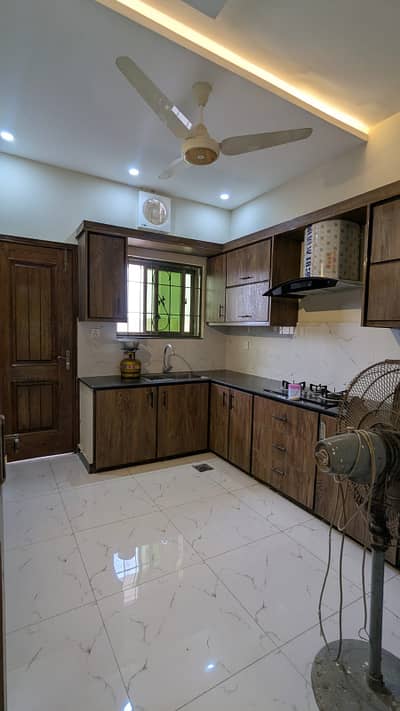 I'M RENTING OUT A 5 MARLA HOUSE IN BAHRIA ORCHARD LAHORE PHASE 2.3 BEDROOMS ATTACH BATH TV LOUNGE. REQUIRED SMALL FAMILY