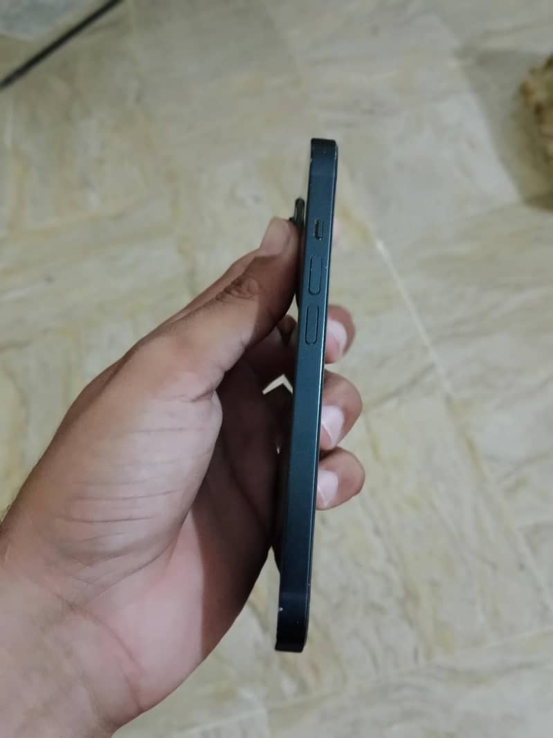 Apple iPhone 14 I cloud lock 2