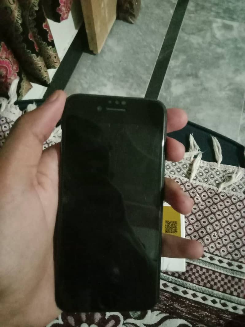 Apple iPhone SE 2 4