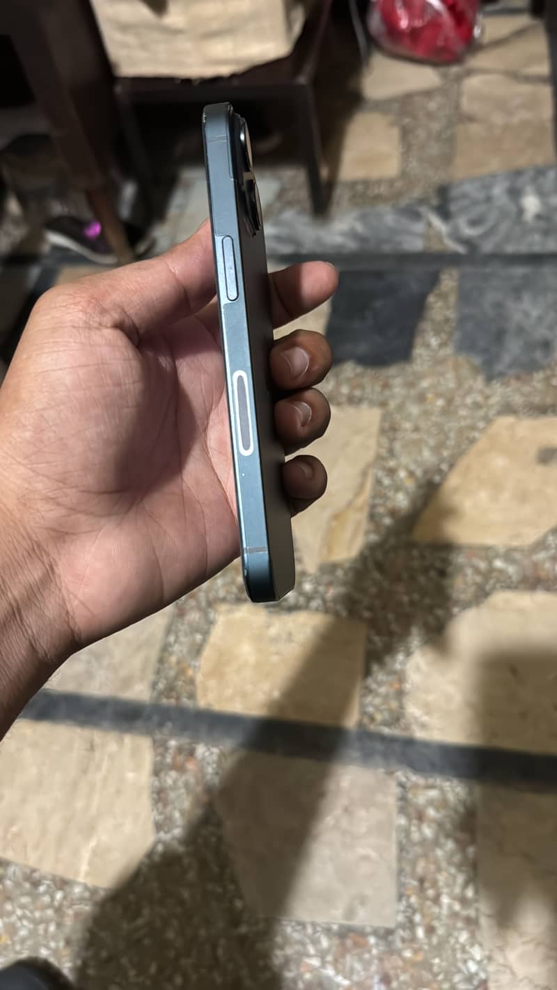Apple iPhone 14 3