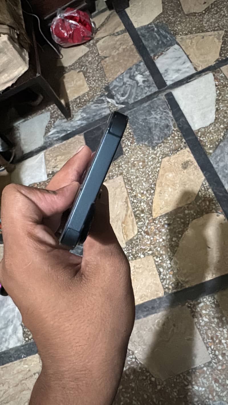 Apple iPhone 14 5