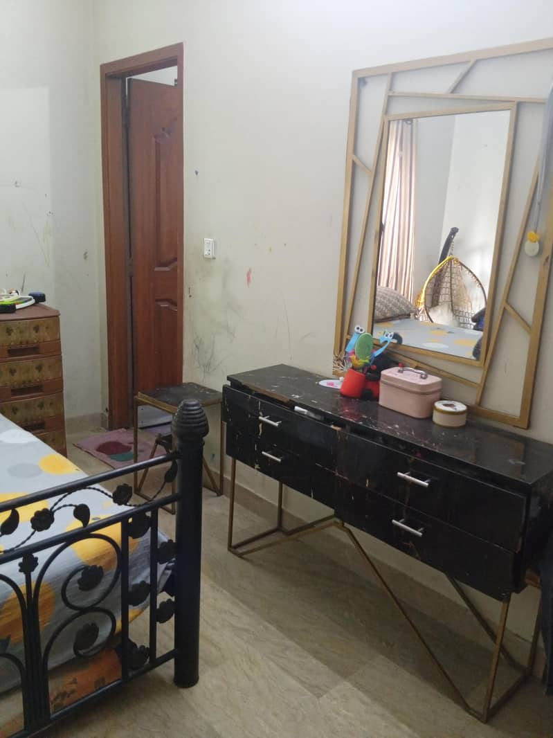 bed with dressing console 2