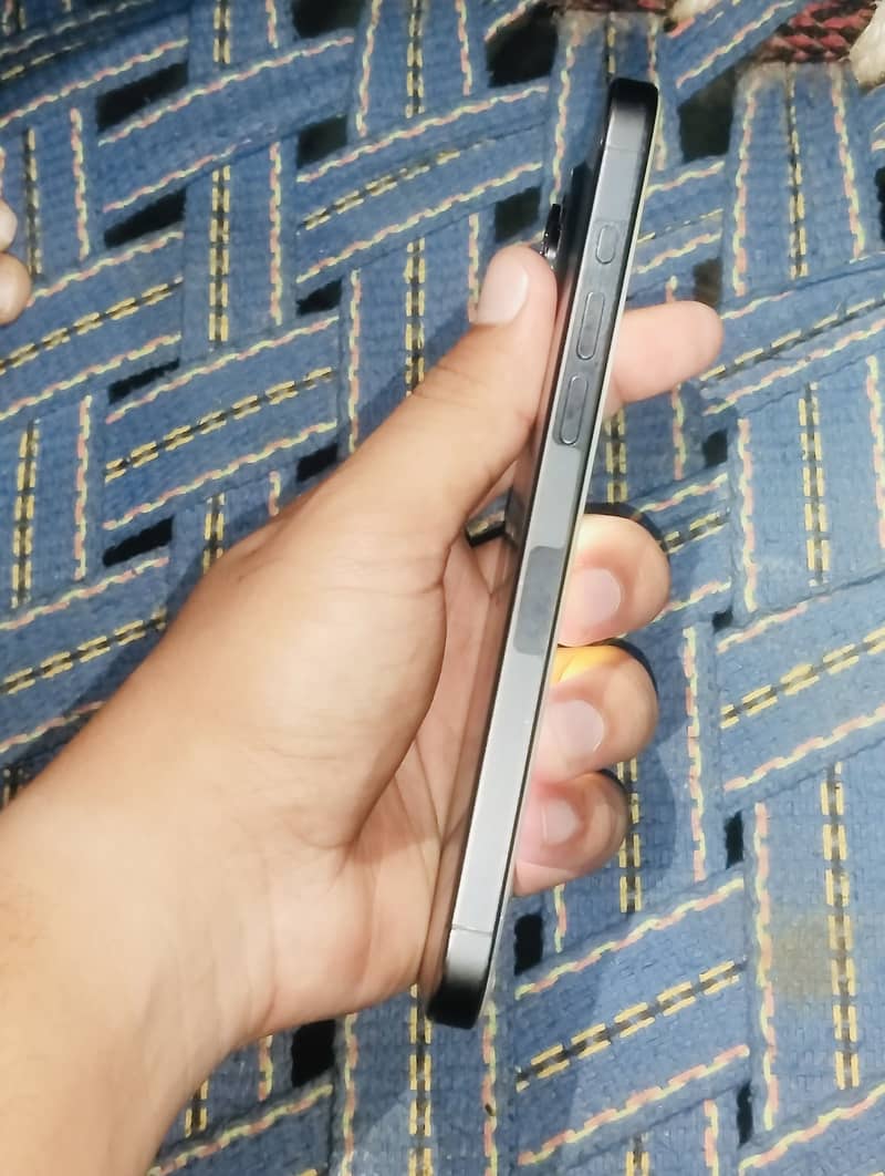 Apple iPhone 15 Pro Max 1