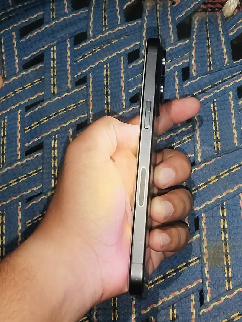 Apple iPhone 15 Pro Max 2