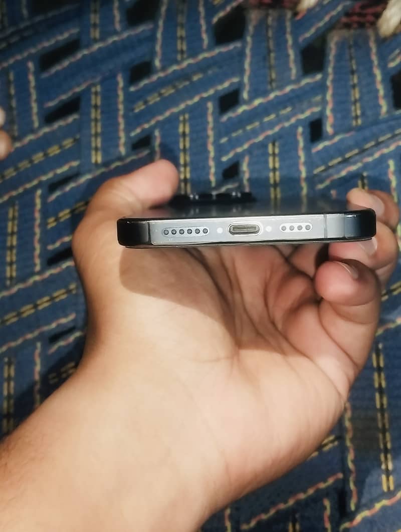 Apple iPhone 15 Pro Max 3
