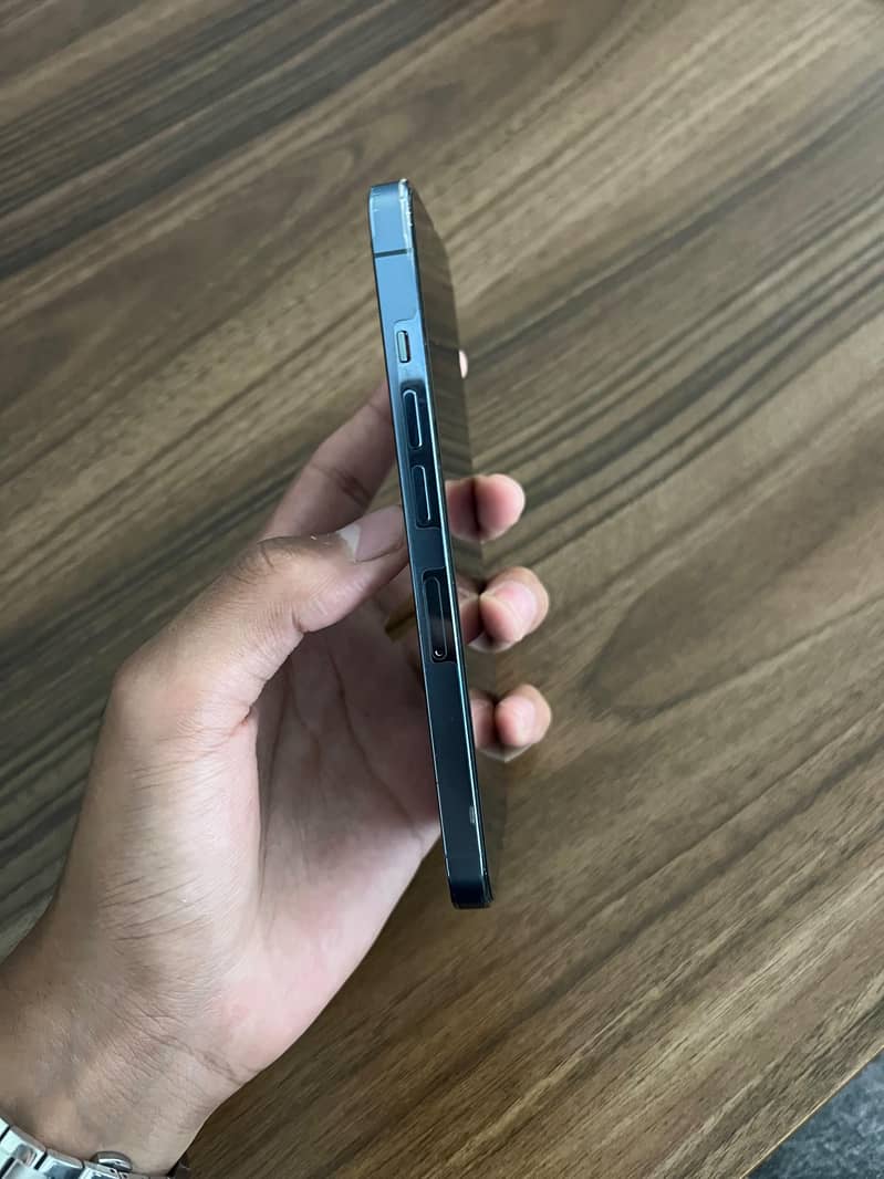Apple iPhone 13 Pro 3