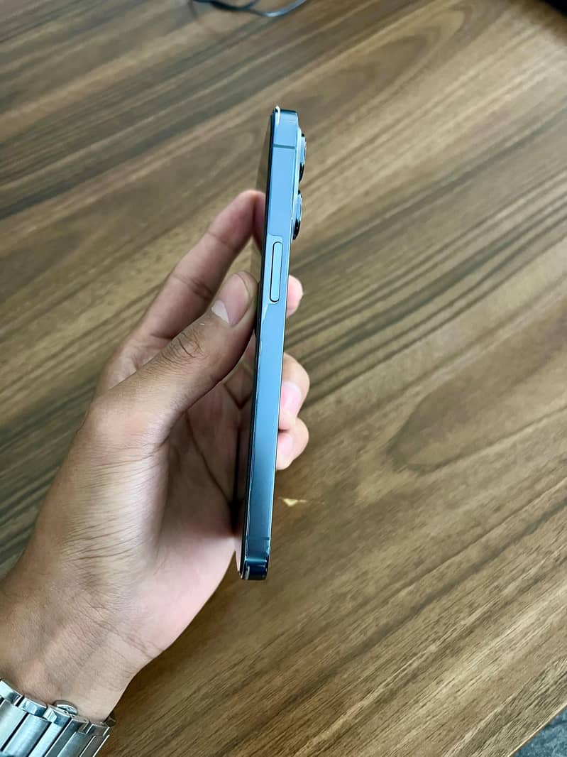 Apple iPhone 13 Pro 4