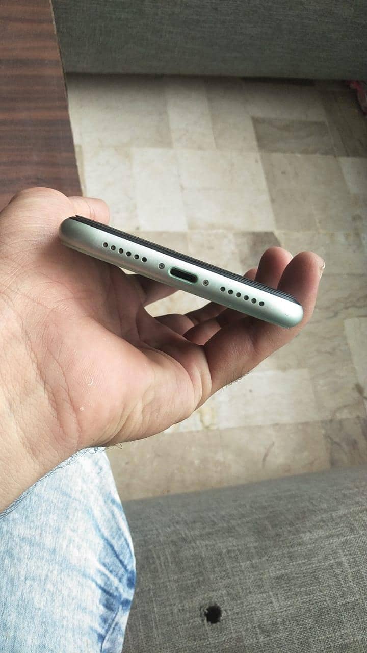 Apple iPhone 11 5