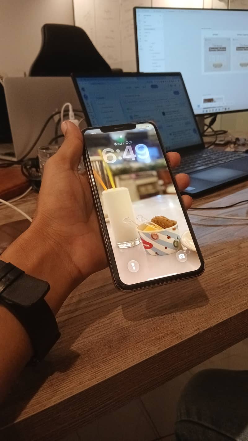 Apple iPhone 11 Pro Max 1