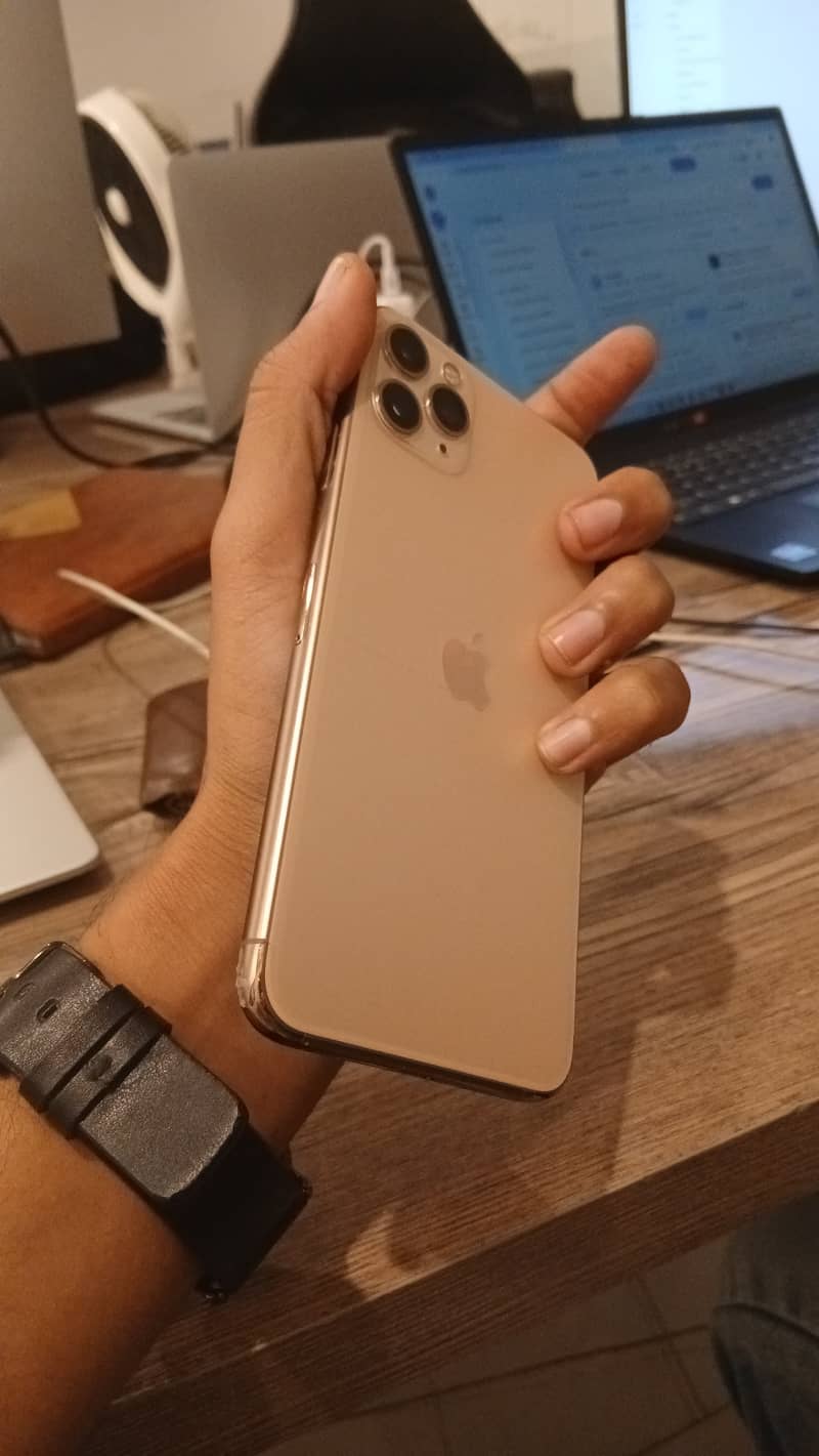 Apple iPhone 11 Pro Max 2