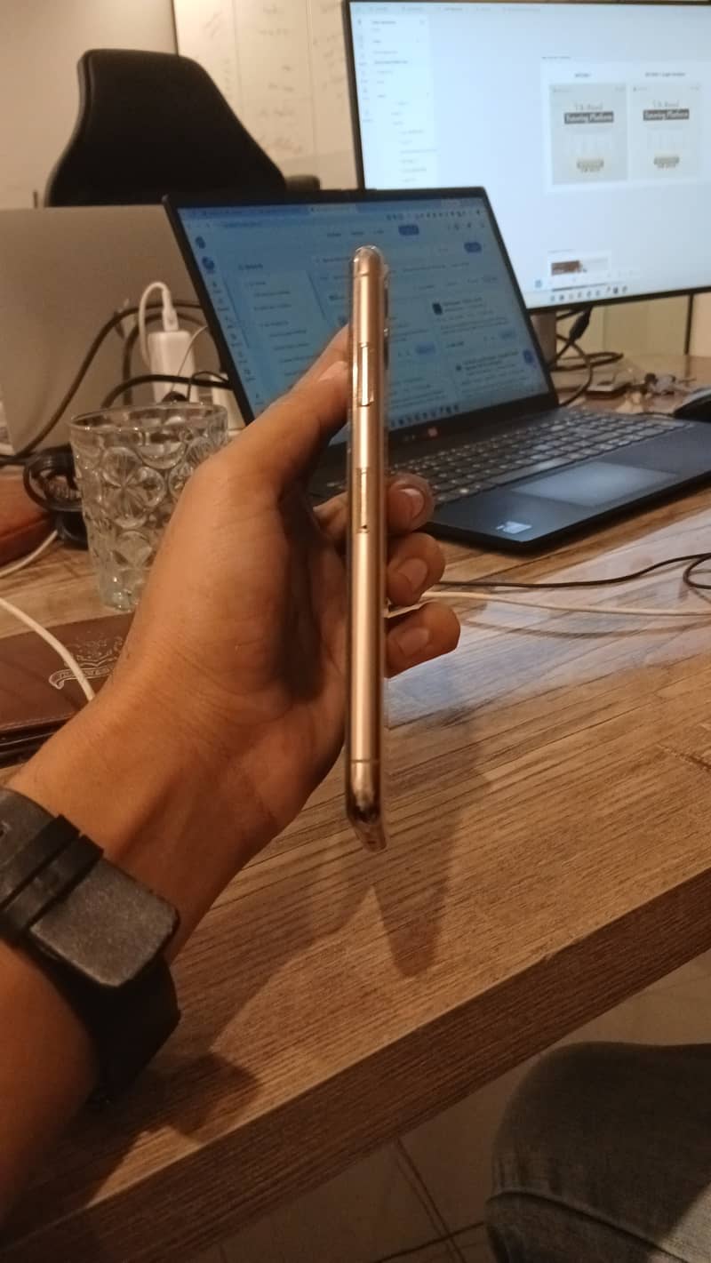 Apple iPhone 11 Pro Max 3