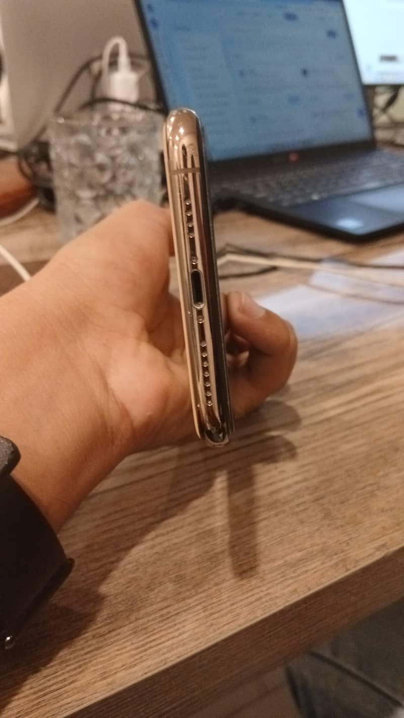 Apple iPhone 11 Pro Max 6