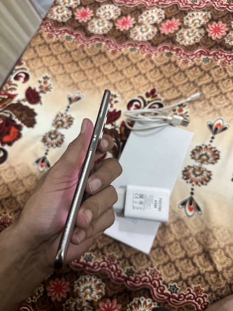 Tecno Spark 40 pro plus 3