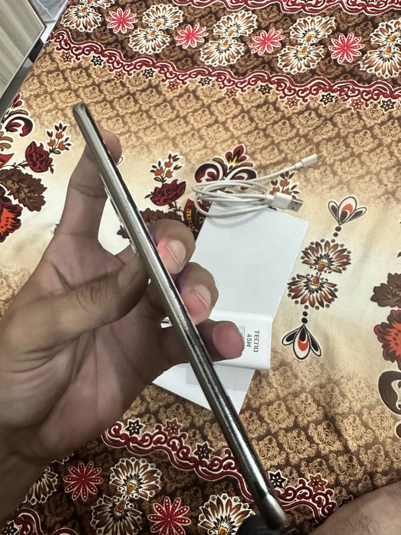Tecno Spark 40 pro plus 5