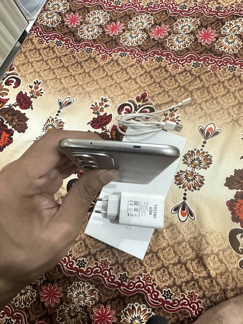 Tecno Spark 40 pro plus 8