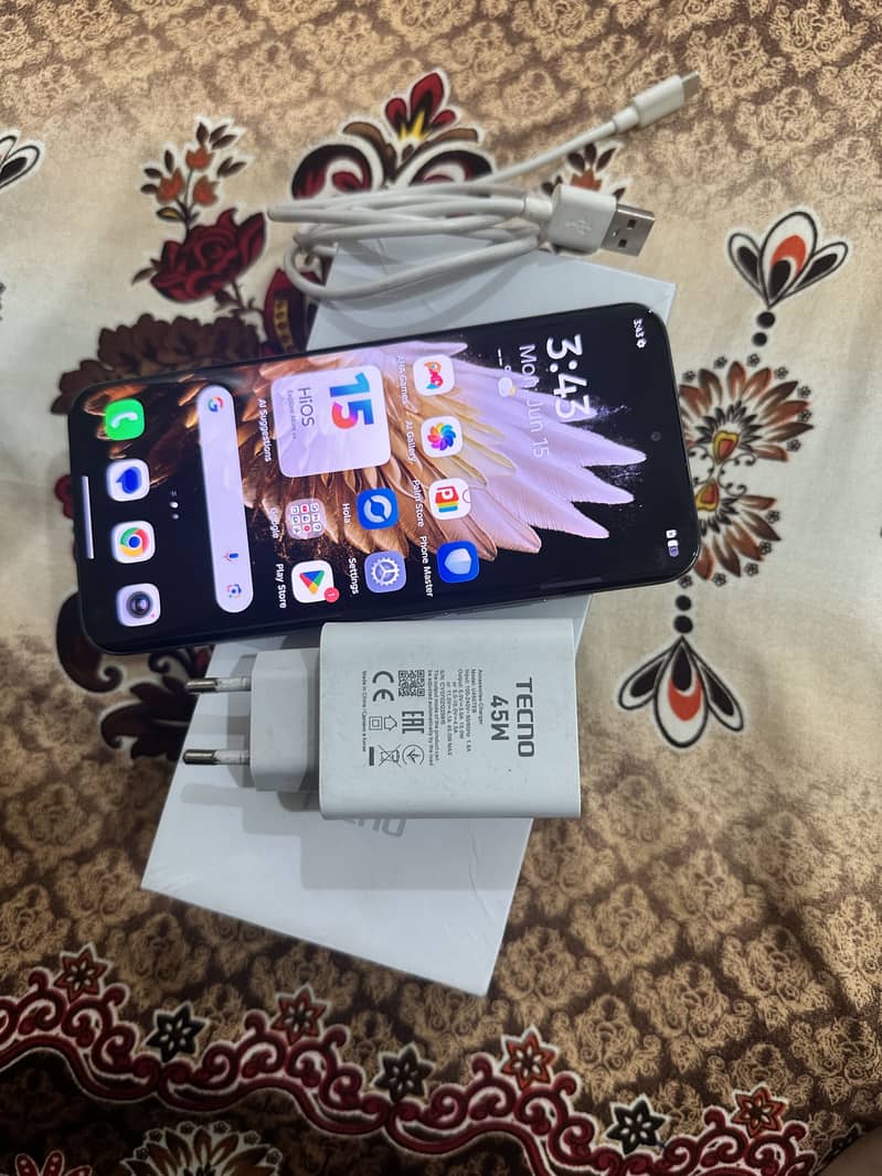 Tecno Spark 40 pro plus 9