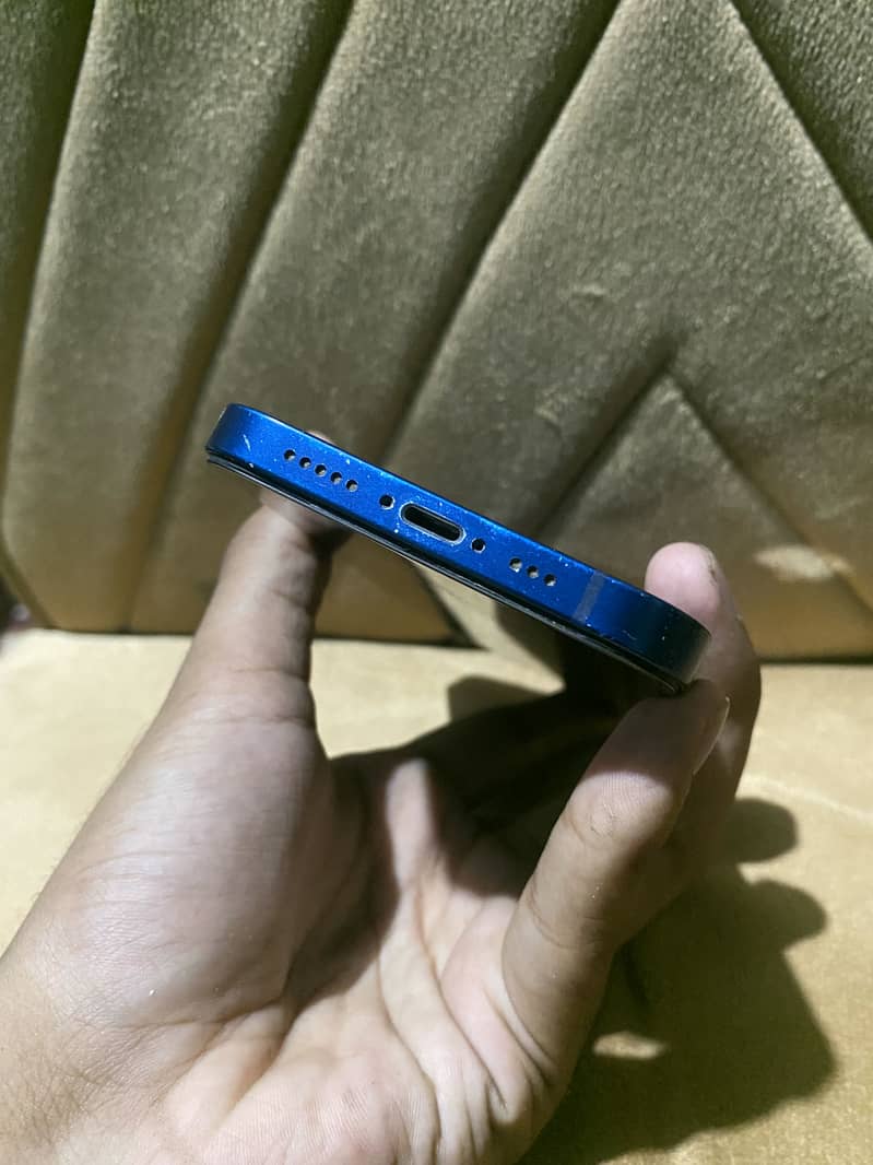 Apple iPhone 12 6