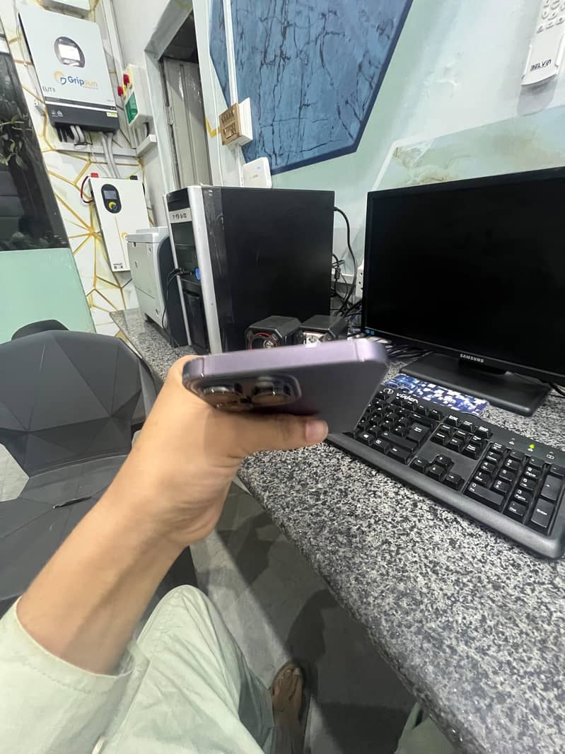 Apple iPhone 14 Pro Max 1