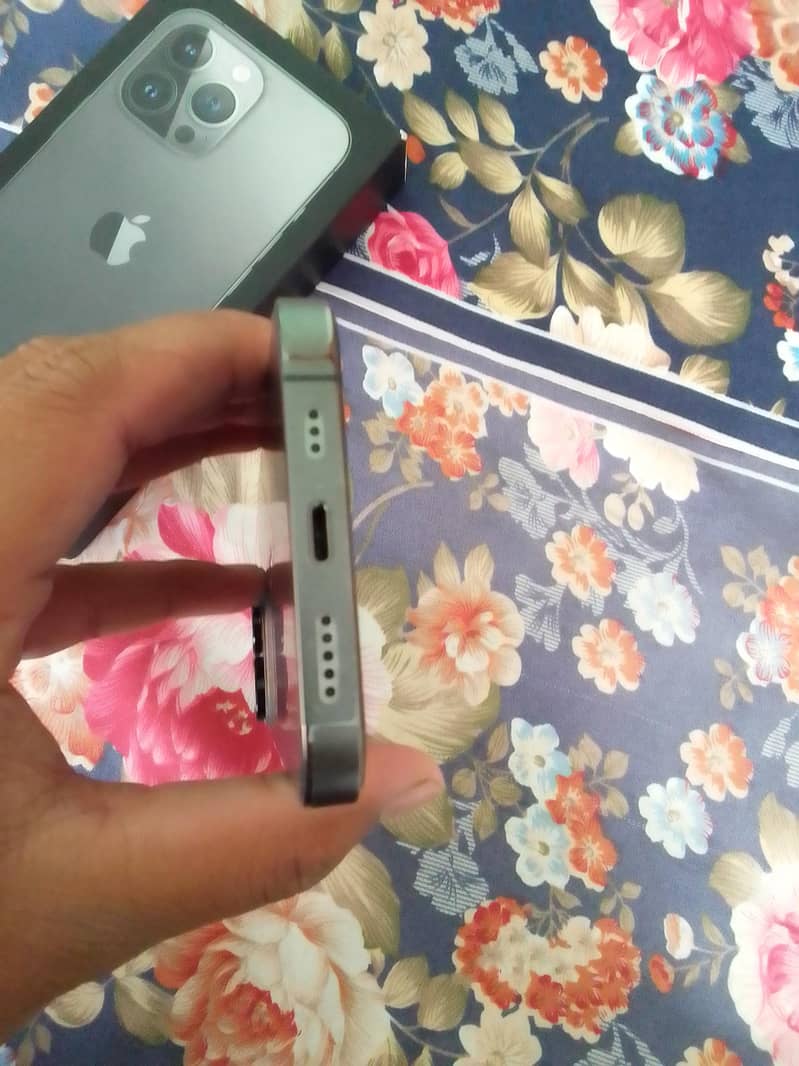 Apple iPhone 13 Pro 4