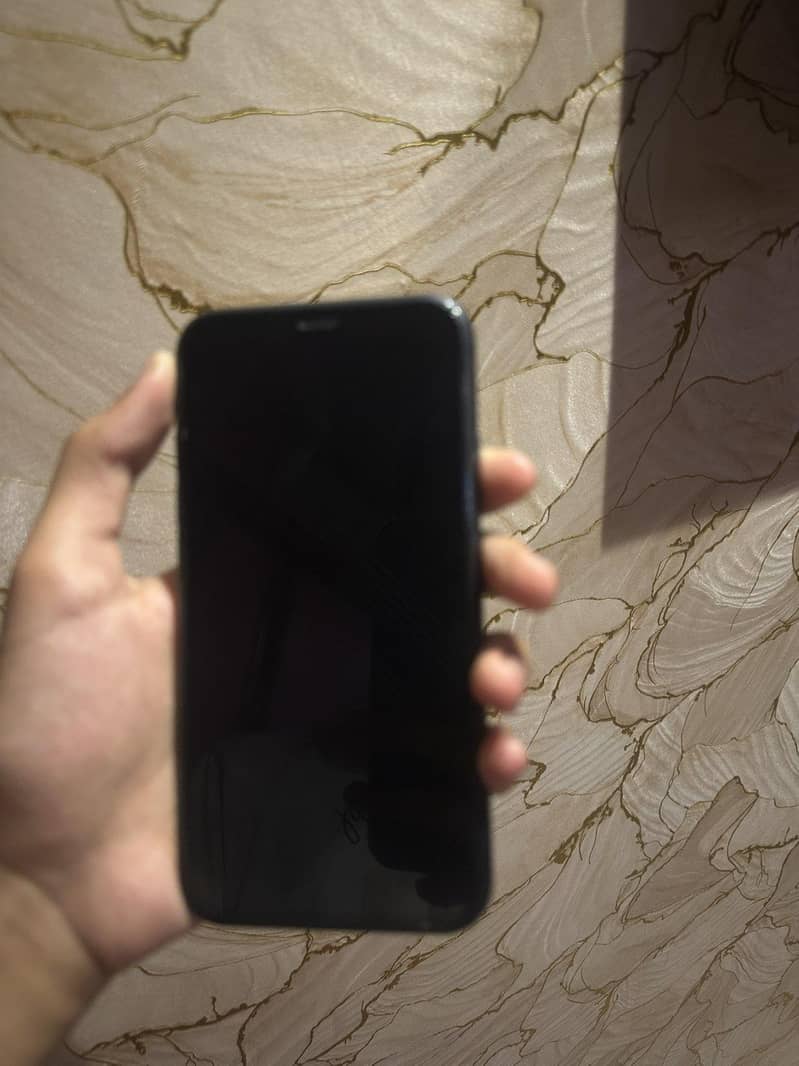 Apple iPhone 11 4