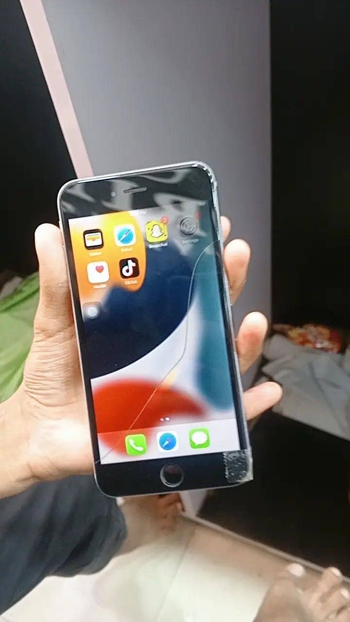 Apple iPhone 6S Plus 4