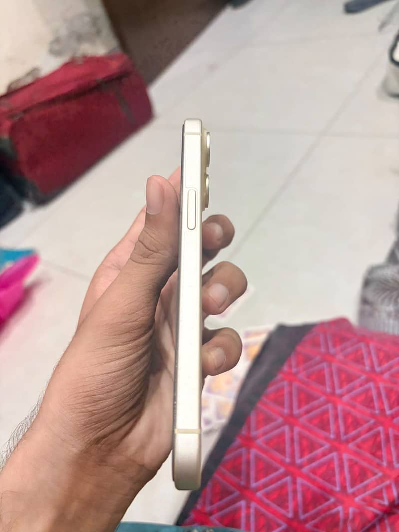 Apple iPhone 15 2