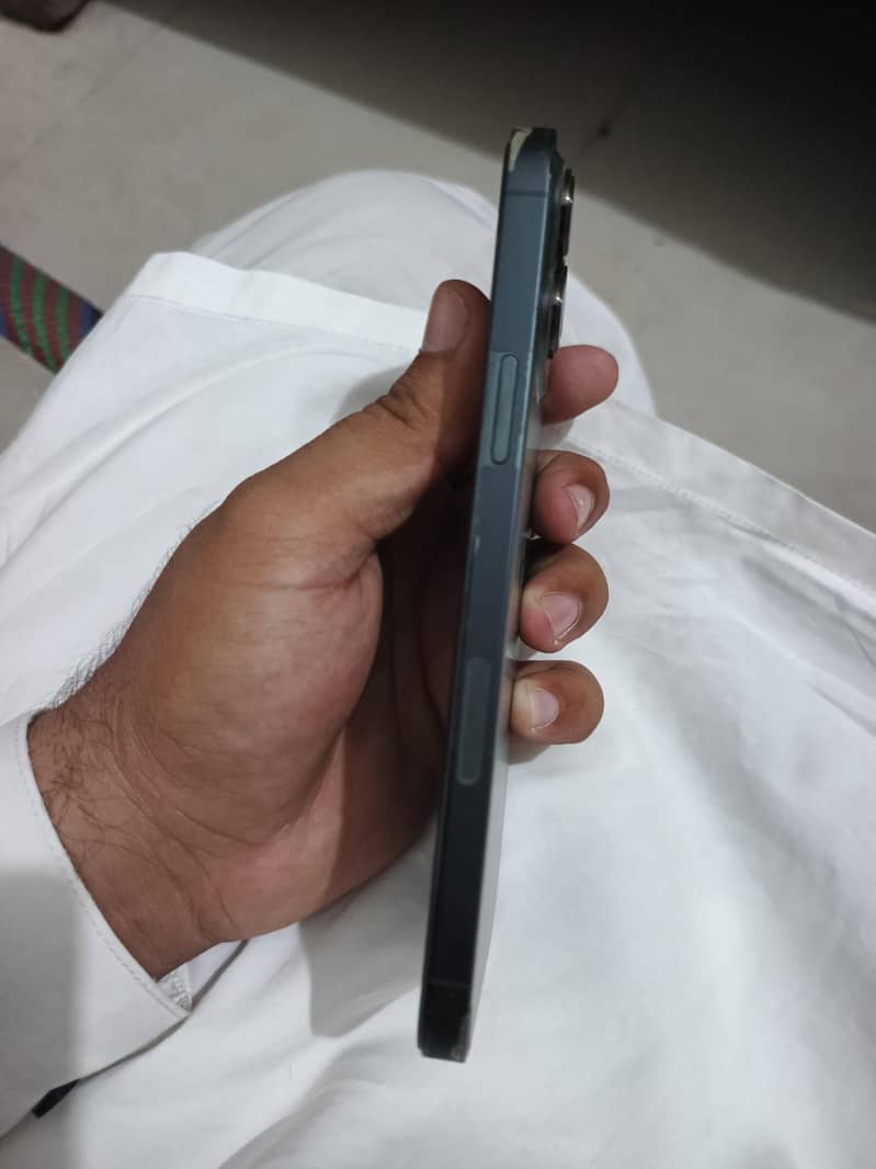 Apple iPhone 13 Pro Max 4