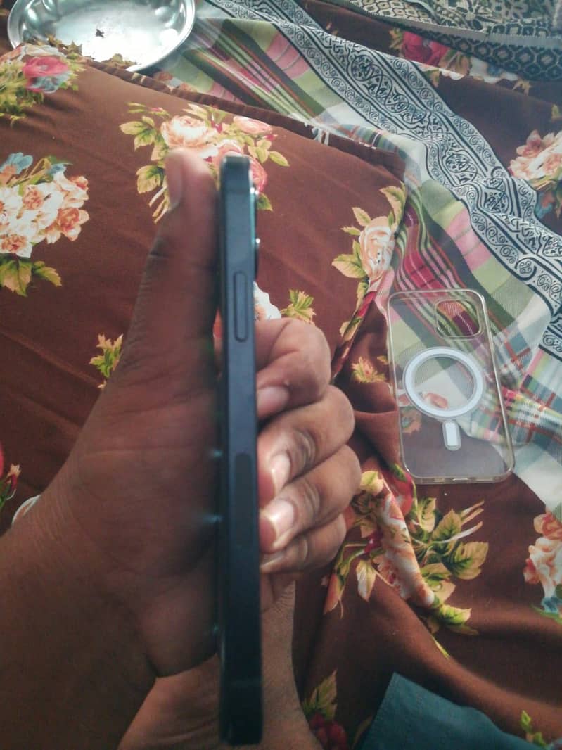 Apple iPhone 12 2