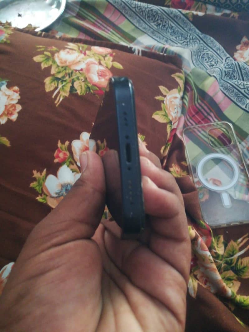 Apple iPhone 12 3