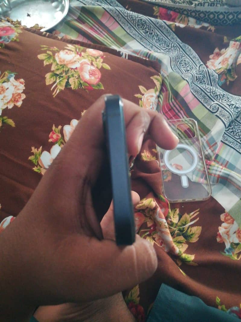 Apple iPhone 12 5